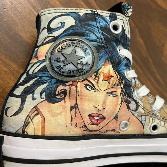 Converse Wonder Woman chick Taylor  high top shoes size 6 women 4 men DC comics - Picture 5 of 13